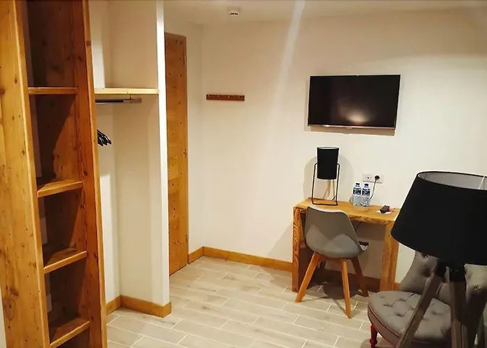 Du Clocher Hotel 3*